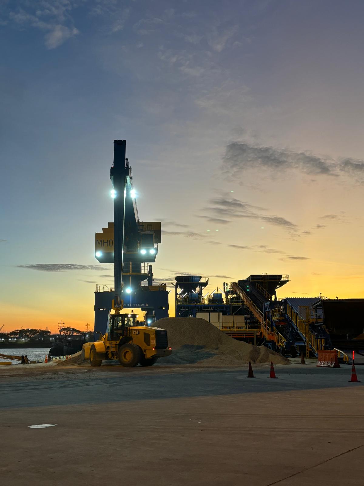 Unloading / Stevedoring