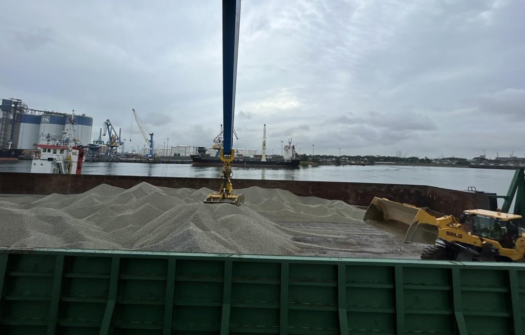 Unloading / Stevedoring 3